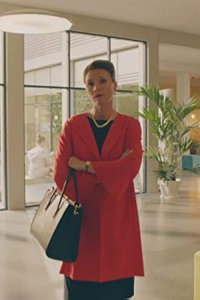Find Me in Paris – S01E10 – An Overbearing Mother