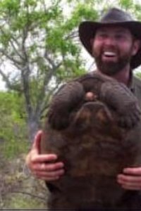 Extinct or Alive – S02E01 – The Galapagos Giant