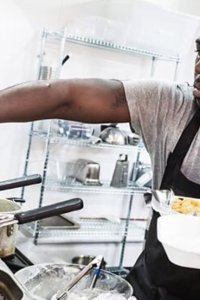 Million Pound Menu – S01E04 – Trap Kitchen and Greedy Khao