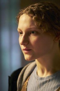 Kiss Me First – S01E01 – She Did Something