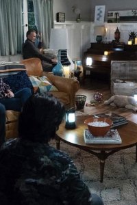 Splitting Up Together – S02E17 – Go Out the Lights
