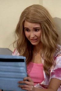 Alexa & Katie – S01E09 – Winter Luau