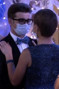 Alexa & Katie – S01E13 – Winter Formal: Part 2