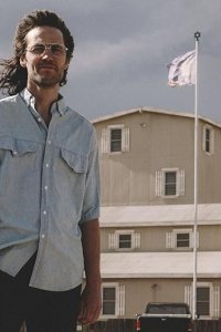 Waco – S01E02 – The Strangers Across the Street