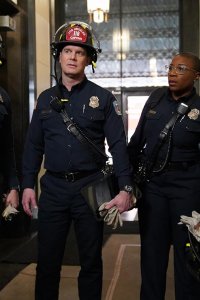 9-1-1 – S01E09 – Trapped