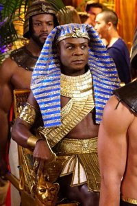 LA to Vegas – S01E10 – Bernard’s Birthday
