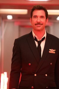 LA to Vegas – S01E15 – The Proposal