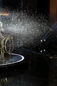Ellen’s Game of Games – S01E06 – You Can’t Handle the Toothpaste