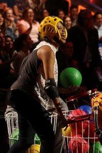 Ellen’s Game of Games – S01E08 – I See Dizzy People