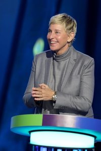 Ellen’s Game of Games – S04E11 – Aw Snap, Crackle, Slop