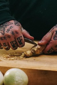 It’s Suppertime! – S2018E09 – Finger Lickin’ Butter Chicken