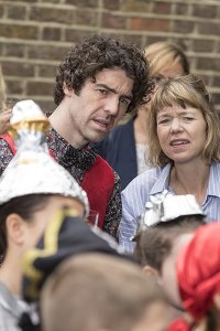Motherland – S01E01 – The Birthday Party