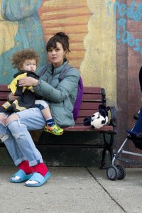 SMILF – S01E01 – A Box of Dunkies & Two Squirts of Maple Syrup