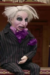 Creeped Out – S01E01 – Slapstick
