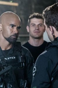 S.W.A.T. – S01E02 – Cuchillo