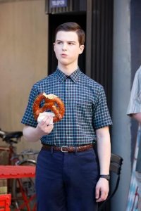 Young Sheldon – S07E01 – Half a Wiener Schnitzel and Underwear in a Tree