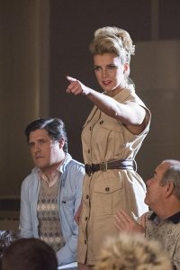 GLOW – S01E10 – Money’s in the Chase