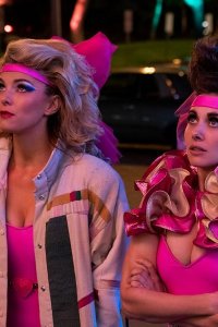 GLOW – S03E01 – Up, Up, Up