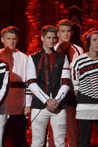Boy Band – S01E04 – Live! Live! Live!