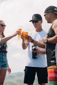 Beerland – S01E05 – Hawaii