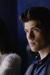 Famous in Love – S01E06 – Found in Translation
