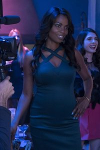 Famous in Love – S02E01 – The Players
