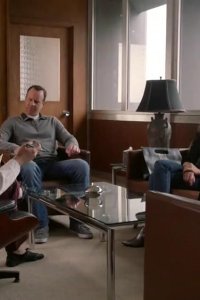 Nobodies – S01E03 – Seeing Someone