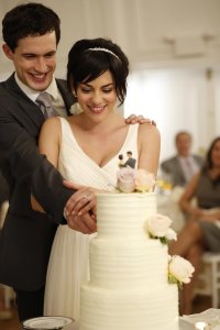 Imposters – S01E01 – My So-Called Wife