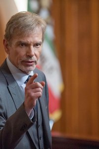 Goliath – S01E08 – Citizens United