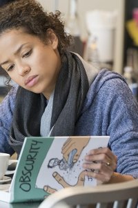 Easy – S01E07 – Chemistry Read