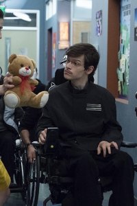 Speechless – S03E16 – W-H– WHEELCHAIR P-L– PLANET