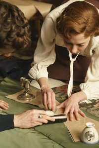 The Collection – S01E08 – The Offer