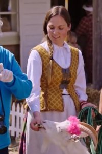 Better Late Than Never – S02E03 – Lithuania – I’m King of the Castle