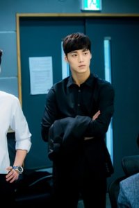 W – Du gaeui segye – S01E09 – The Person Is the Sole Man Kang Chul Will Accept