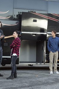 Roadies – S01E08 – The All Night Bus Ride
