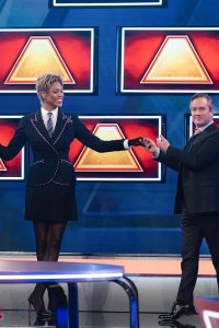 The $100,000 Pyramid – S08E01 – Mark Duplass vs Pete Holmes and Laverne Cox vs Thomas Lennon