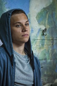 Animal Kingdom – S01E03 – Stay Close, Stick Together