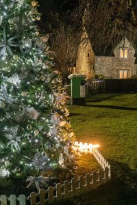 Agatha Raisin – S04E01 – Kissing Christmas Goodbye