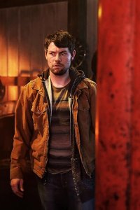 Outcast – S02E01 – Bad Penny