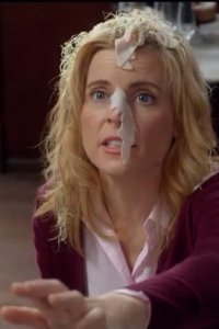 Lady Dynamite – S01E09 – No Friend Left Behind