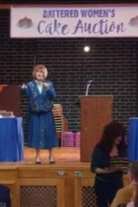 Lady Dynamite – S02E01 – Wet Raccoon