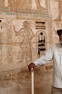 The Story of God with Morgan Freeman – S01E03 – Who Is God?