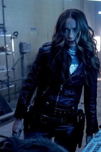 Wynonna Earp – S04E02 – Friends in Low Places