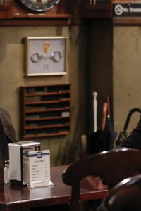 Crowded – S01E04 – Rearview Mirror