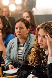 Love – S03E03 – Arya and Greg