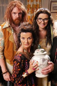 Bridget & Eamon – S04E05 – The Vase