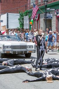 Outsiders – S02E07 – Home for Supper