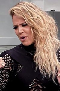 Kocktails with Khloé – S01E12 – Khloé Kardashian Spills The Tea