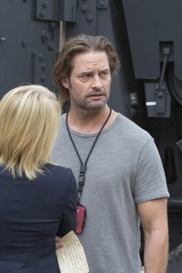 Colony – S01E03 – 98 Seconds
