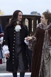 Versailles – S01E09 – Etiquette